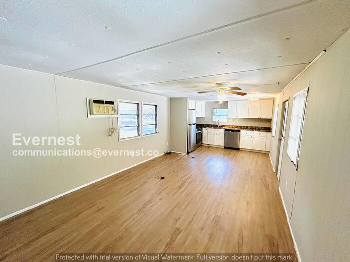 Building Photo - 820 Paradise Blvd