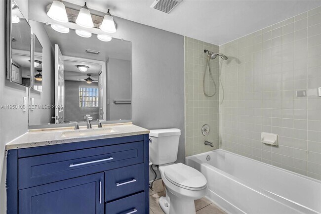 Building Photo - 2881 N Oakland Forest Dr