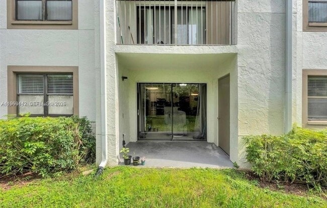 Building Photo - 570 S Park Rd