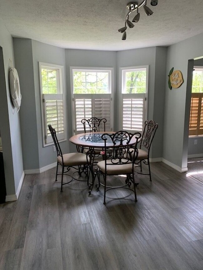 Building Photo - Furnished 4 Bedroom 3 Bath House in Kimberling City, MO with 2 car garage-Seasonal Lake View