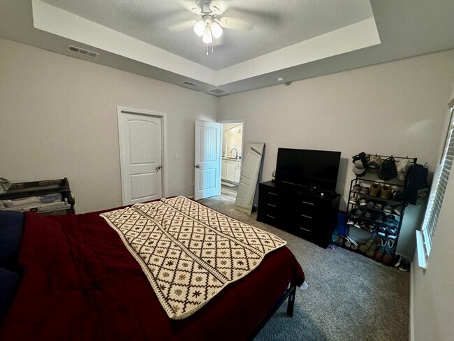 Building Photo - 9867 Shangri La West Rd