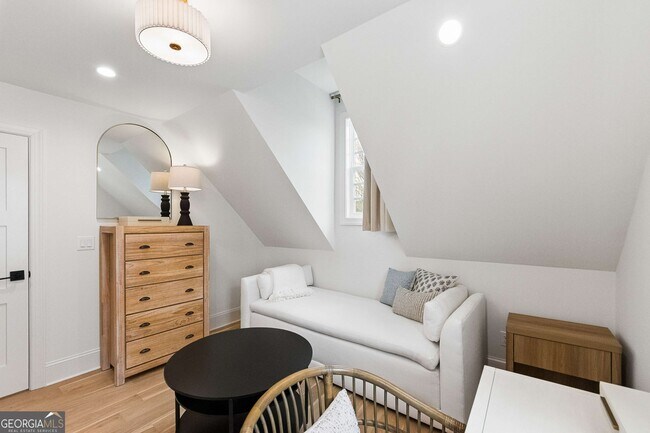 Building Photo - 11 Bourbon St