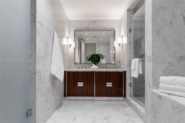 Building Photo - 15701 Collins Ave