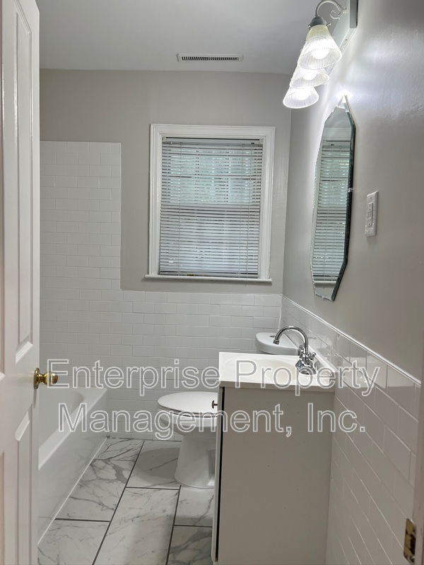 Building Photo - 3238 Highland Park Pl