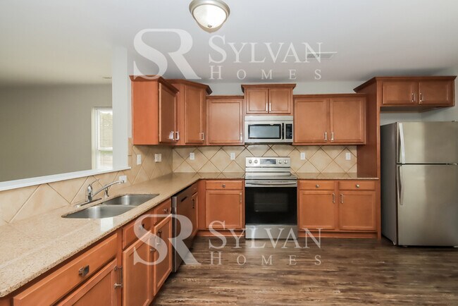 Building Photo - Prepare to fall in love with this 3 bedroo...