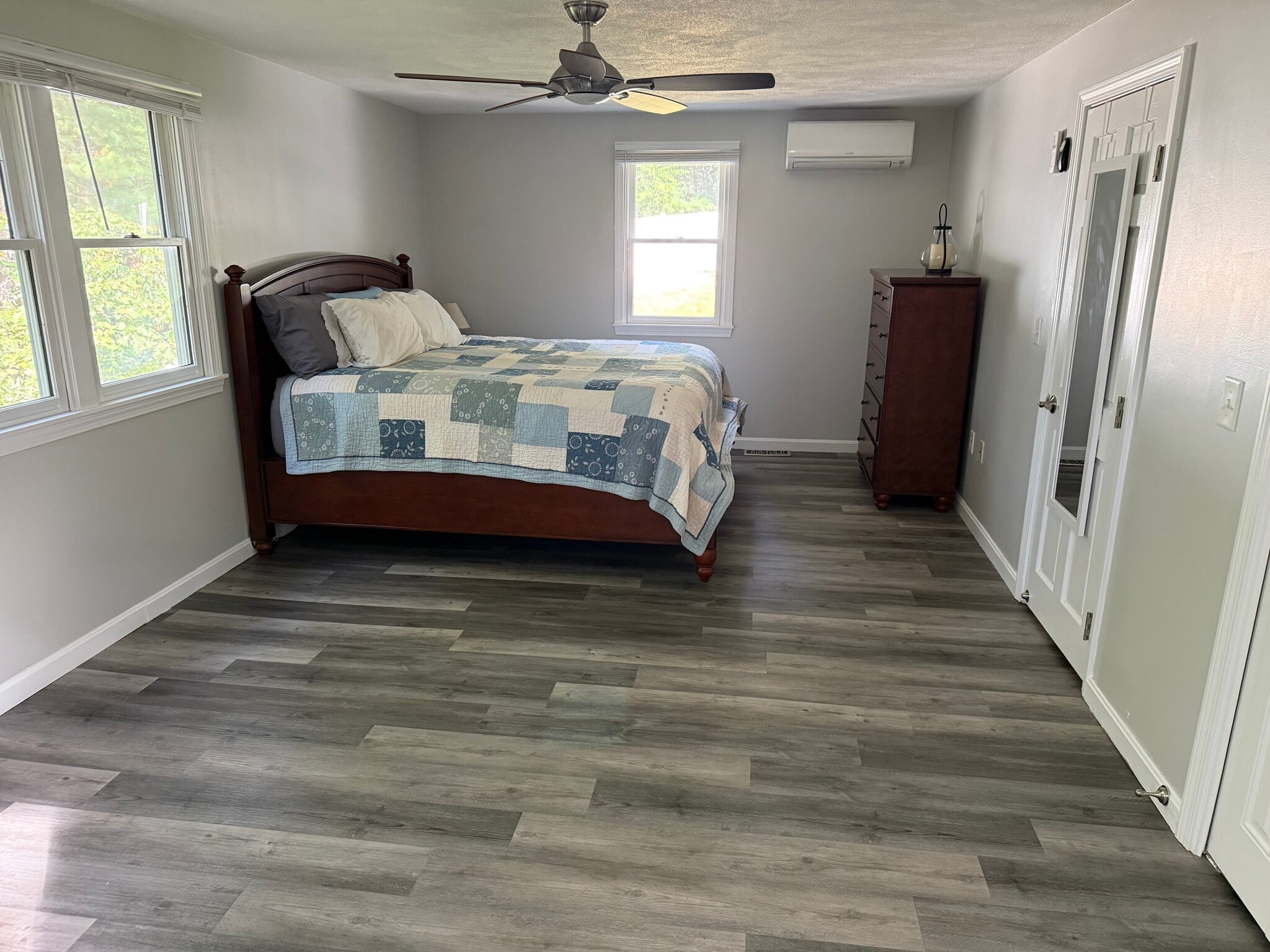 Master bedroom - 2 Stonehedge Cir