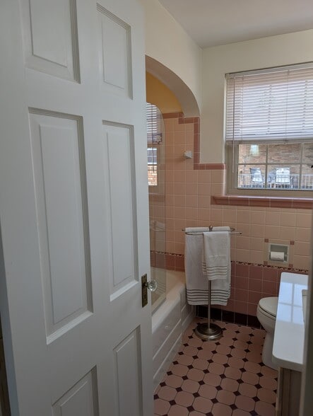 Building Photo - 6201 Lisbon Ave