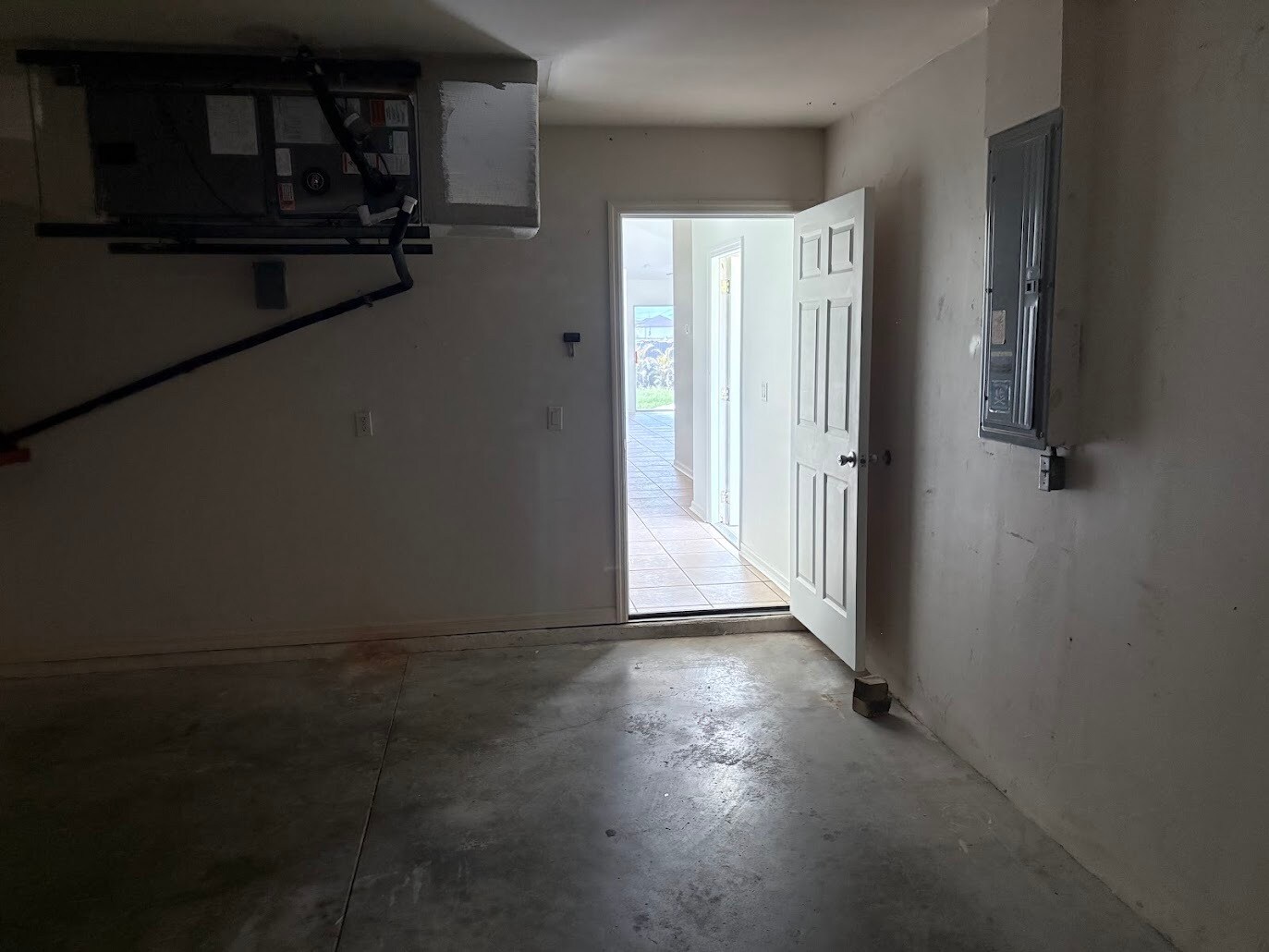 Building Photo - 1302 NE 16th Ter