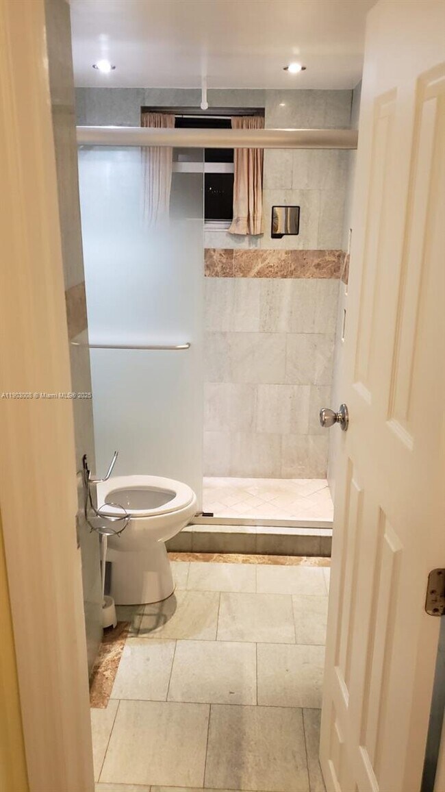 Building Photo - 1100 NE 1st Ct