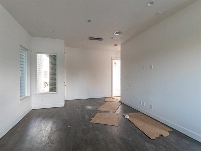 Building Photo - 2517 Hollister Rd