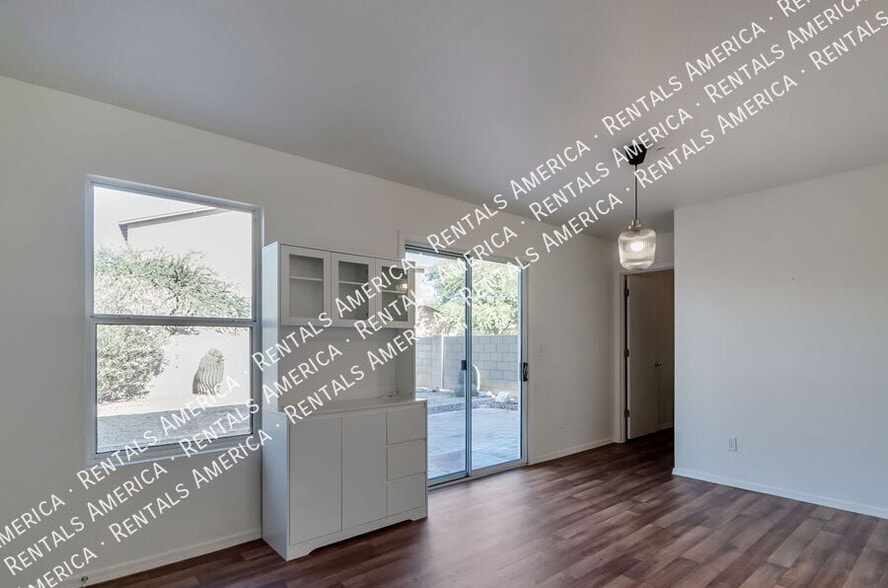 Building Photo - 3206 W Calle De Manzanillo