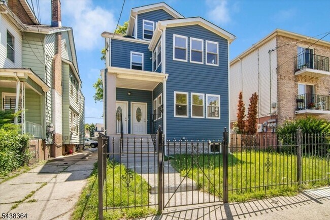 Building Photo - 118 Lehigh Ave