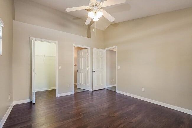 Building Photo - 10525 Reagans Run Dr