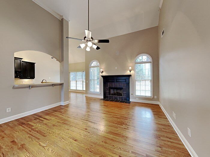 Building Photo - 1350 Lamont Cir