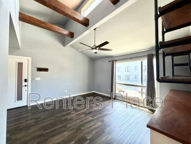 Building Photo - 624 S Quincy Ave