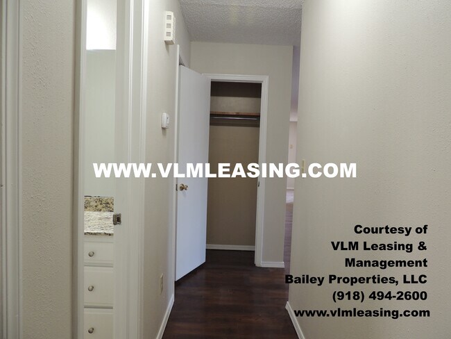Building Photo - 404 W Vicksburg St