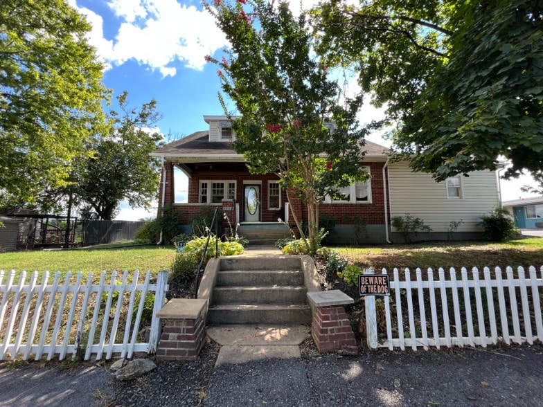 Primary Photo - 3571 Winchester Ave