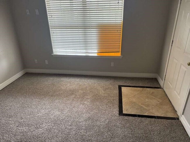 Building Photo - 7039 Kingston Cove Ln