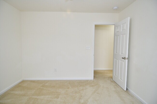 Building Photo - Spacious 5-bedroom, 3 full bath home in the Greenwood/Clark Pleasant area