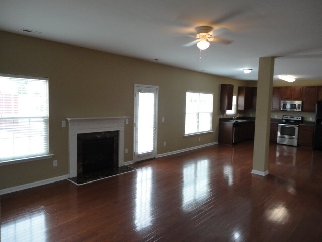Building Photo - 1010 Golden Crest Dr