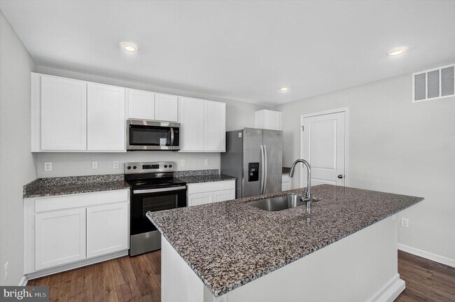 Building Photo - 3155 White Tail Dr