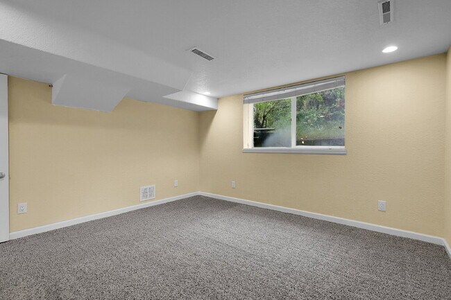 Building Photo - $1,795.95 - 2 Bed, 1 Bath Duplex Unit in Littleton with Fenced in yard, and In Unit Laundry!