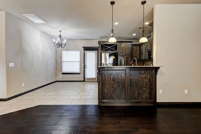 Building Photo - Spacious 3-Bedroom Home in Yukon – Modern ...