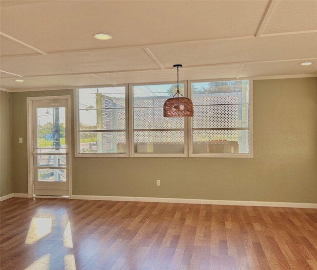 Building Photo - 927 27th St