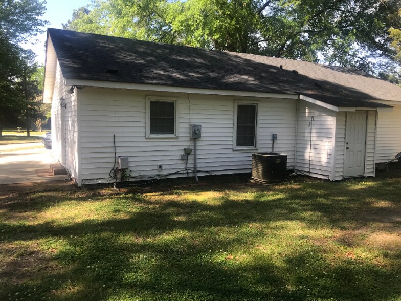 Building Photo - 1910 N John Ct