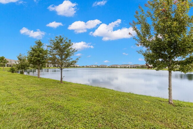 Building Photo - LIKE NEW Townhome For Rent in Mangrove Point!
