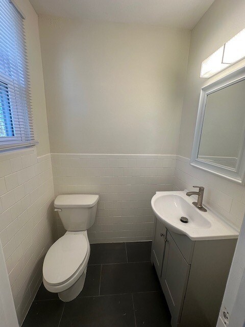 Building Photo - Updated 3BR Home with Fenced Yard & Garage