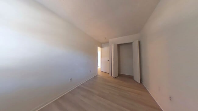 Building Photo - 3 Bedroom Town Home Near Mary Immaculate F...