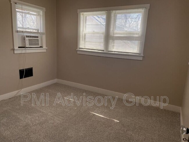 Building Photo - 1261 SW Wayne Ave