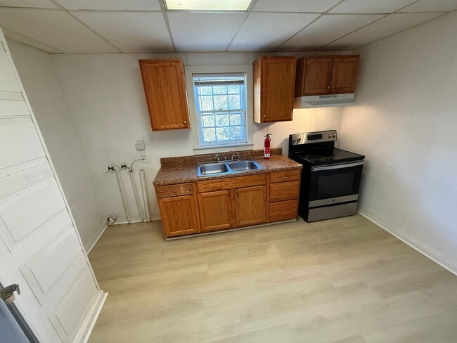 Building Photo - Charming and Affordable Home on quiet street (2 bedroom/1 bath)