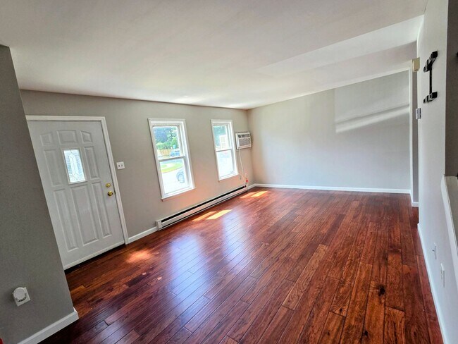 Building Photo - 5657 Wood Ln