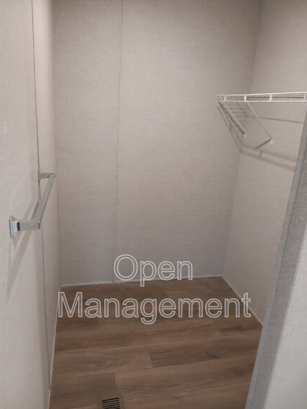 Building Photo - 16 English Village Park