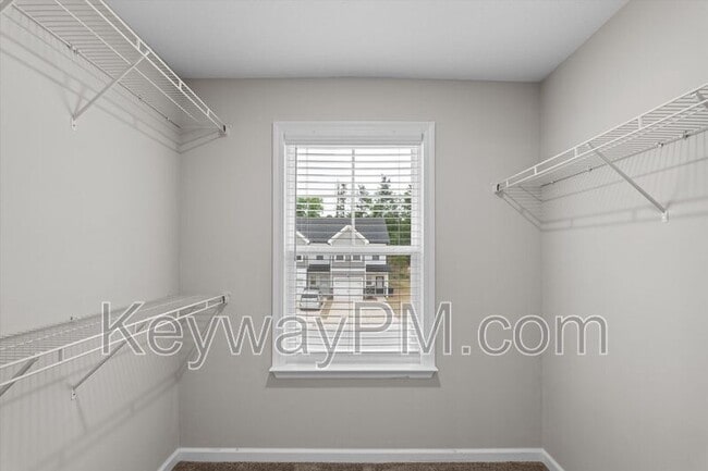 Building Photo - 1043 Linsmore Ave