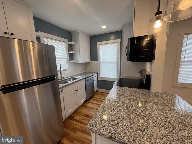 Building Photo - 618 Wolfe St