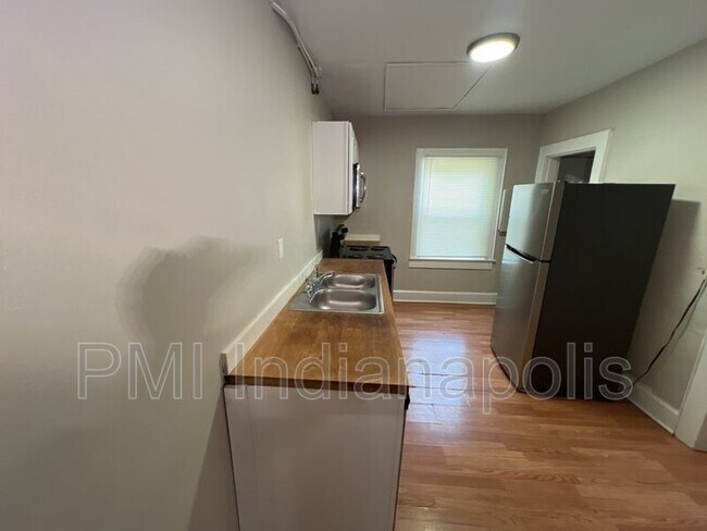 Building Photo - 310 N Riley Ave