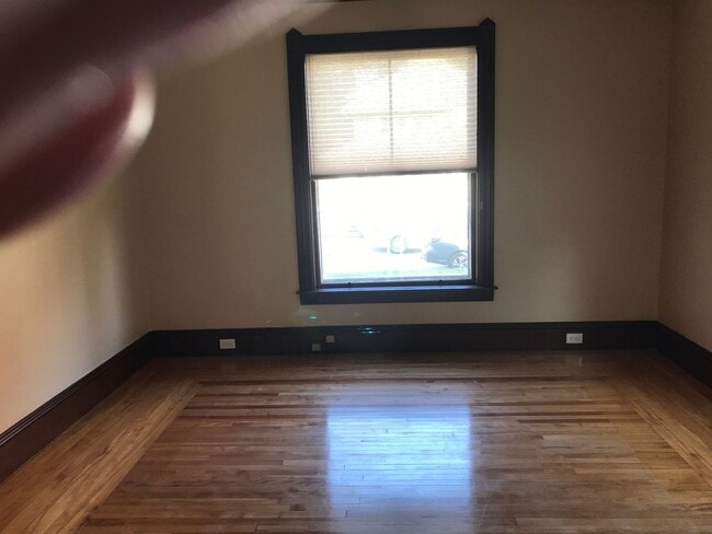 Building Photo - 736 Pleasant St