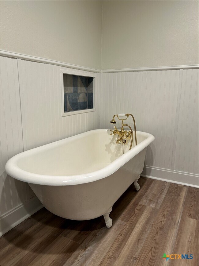 Building Photo - 521 Willow Ave