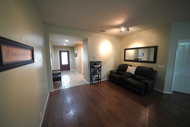 Building Photo - Immaculate Rental in Schertz! Realtor Commission: $500