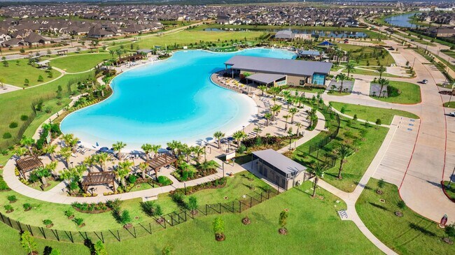 Building Photo - 823 Sarasota Shore Dr