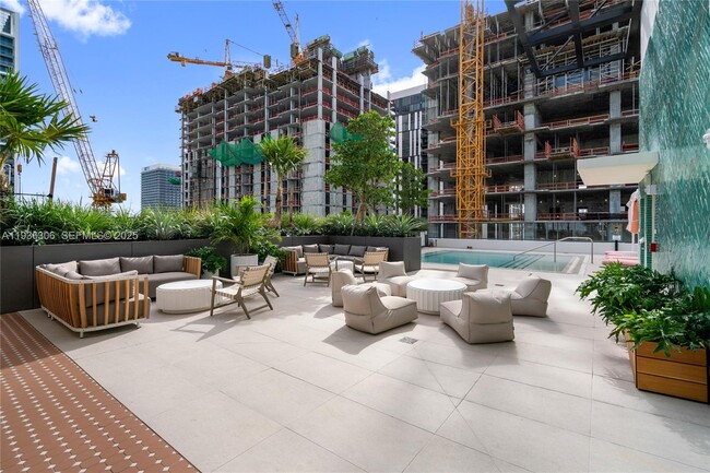 Building Photo - 11 NE 6th St