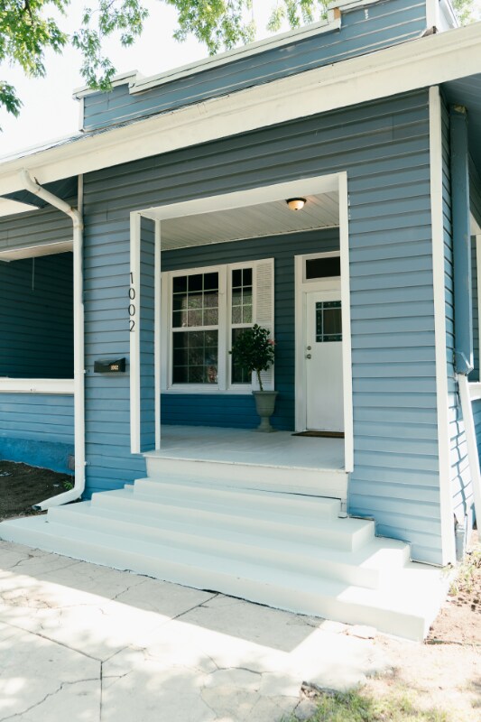 Building Photo - 1002 W Mulberry Ave