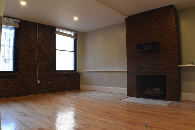 Building Photo - 31 Fairfield St