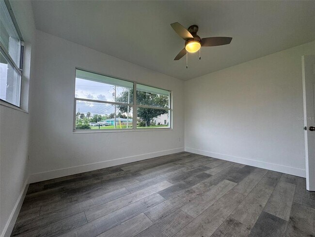Building Photo - 116 Myakka Dr