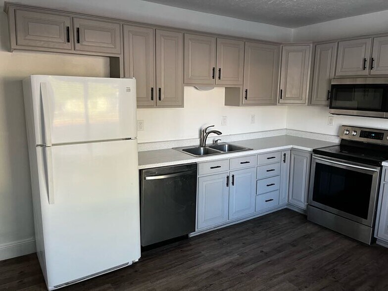 Kitchen - 47 E 800 S
