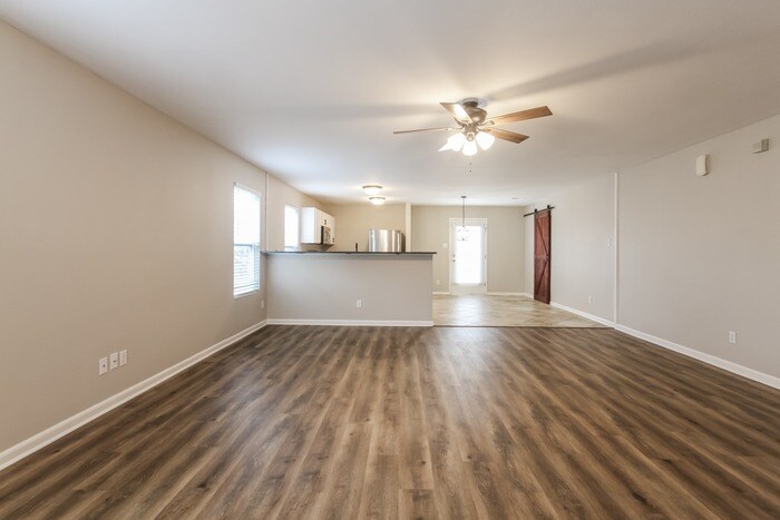 Building Photo - 547 Reed Ct