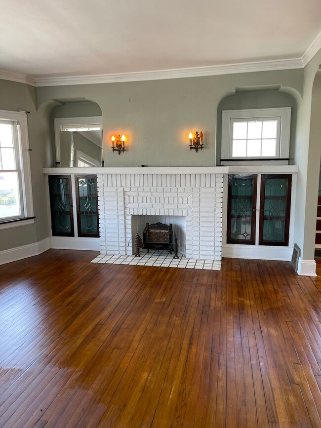 Building Photo - 3290 E 146th St